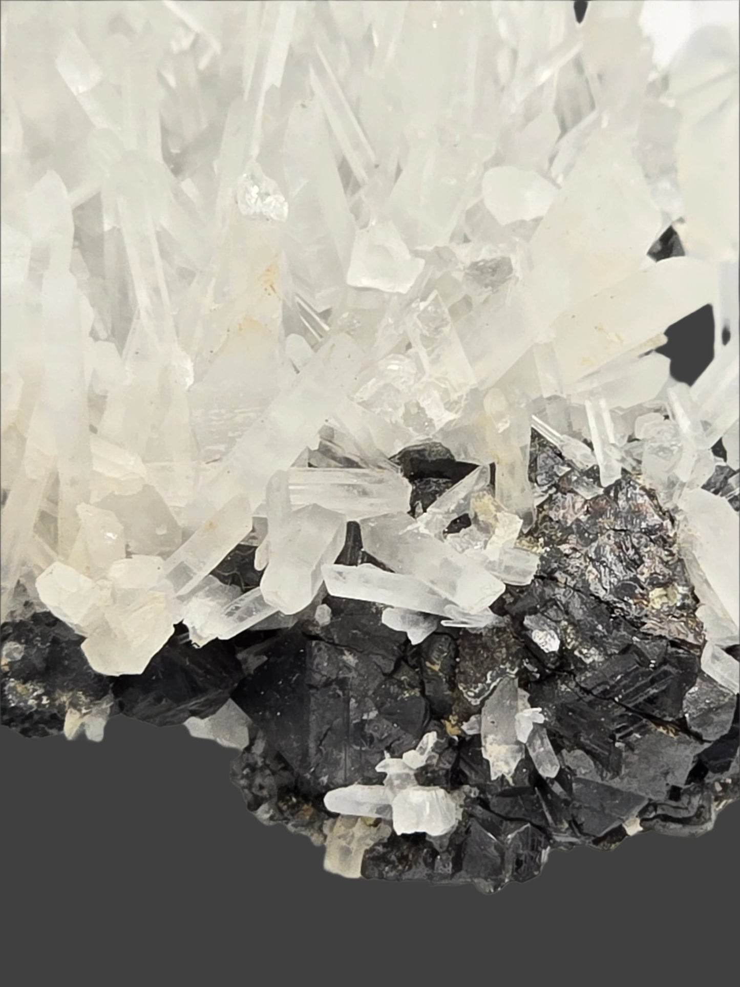 QUARTZ, SPHALERITE AND PYRITE (cabinet)