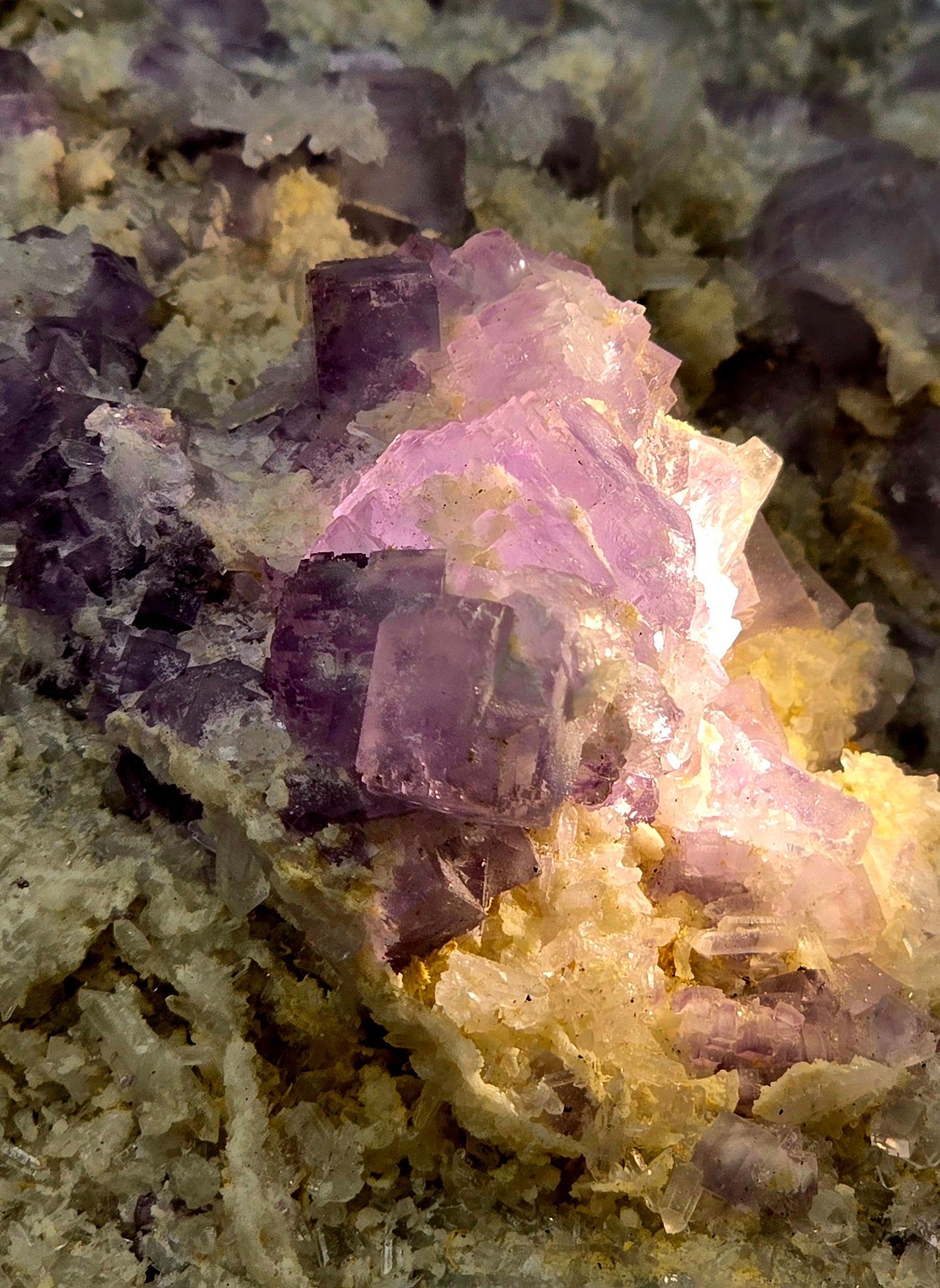 FLUORITE on QUARTZ large cabinet