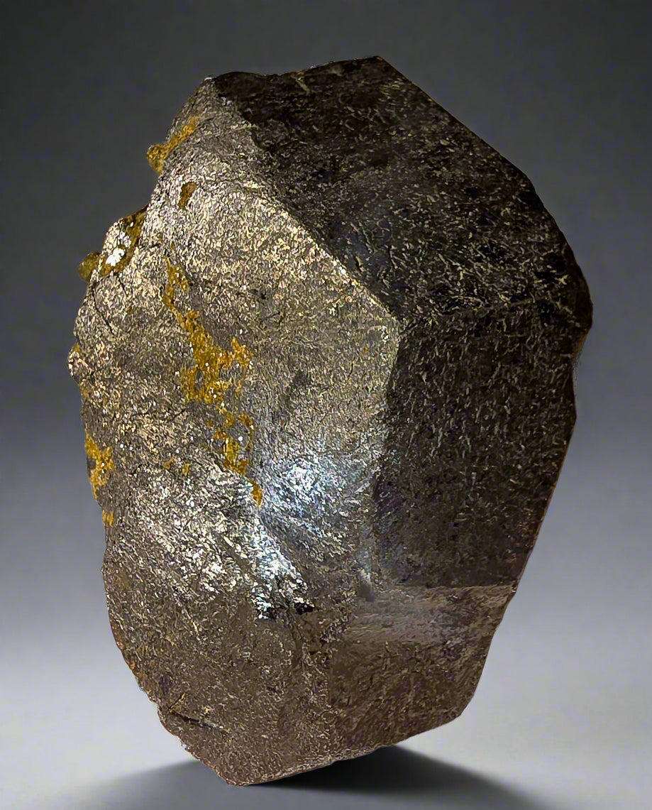 MAGNETITE (single crystal) WITH SOME ANDRADITE