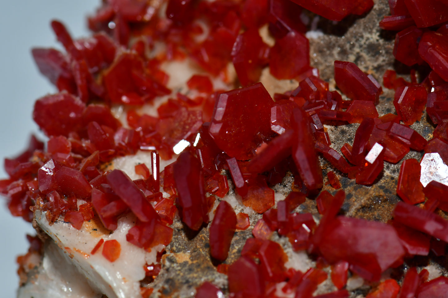 VANADINITE ON BARYTE (cabinet)