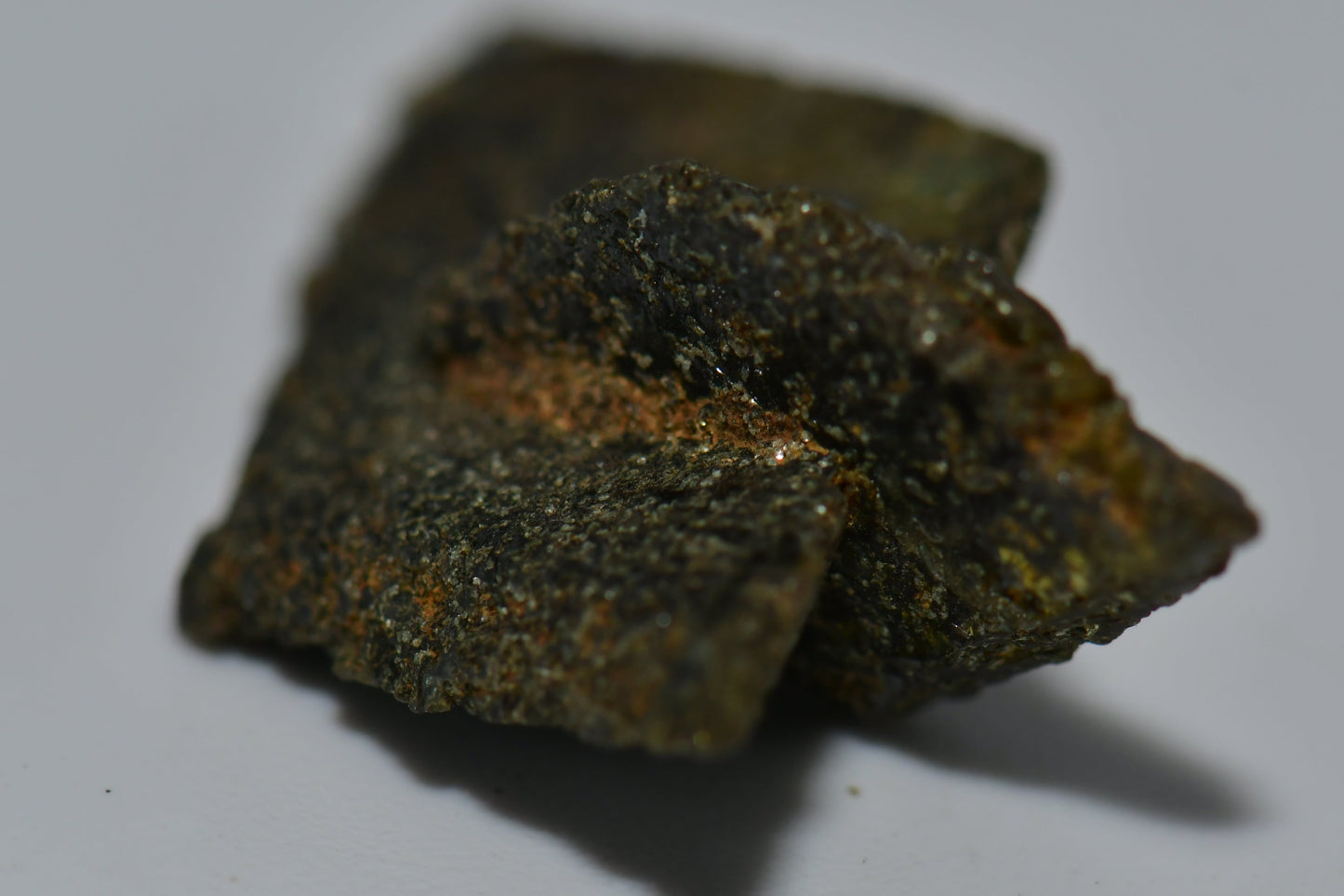 TITANITE (SPHENE) (TWO INTERTWINED CRYSTALS) (miniature)