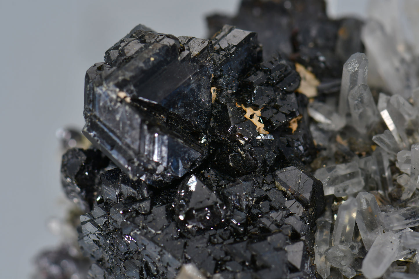 CHALCOPYRITE, QUARTZ, MANGANOCALCITE CABINET