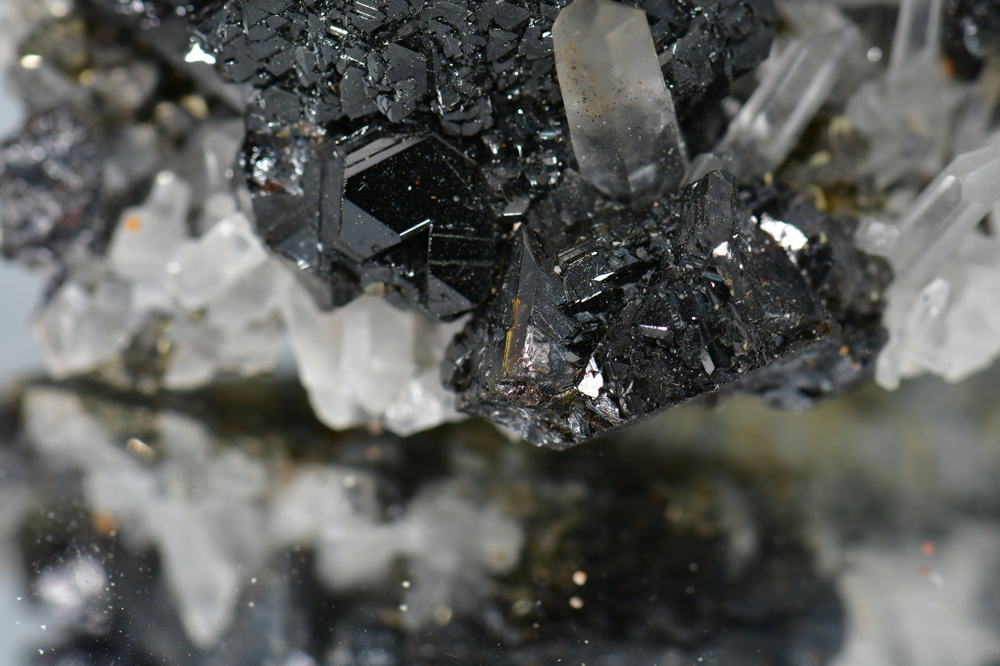 CHALCOPYRITE, QUARTZ, MANGANOCALCITE CABINET