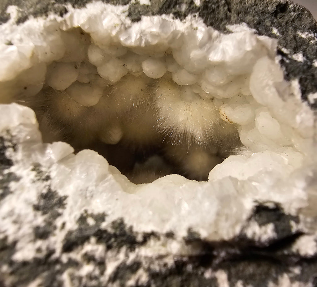 OKÉNITE-ARAGONITE, Poona, INDE (grande armoire)