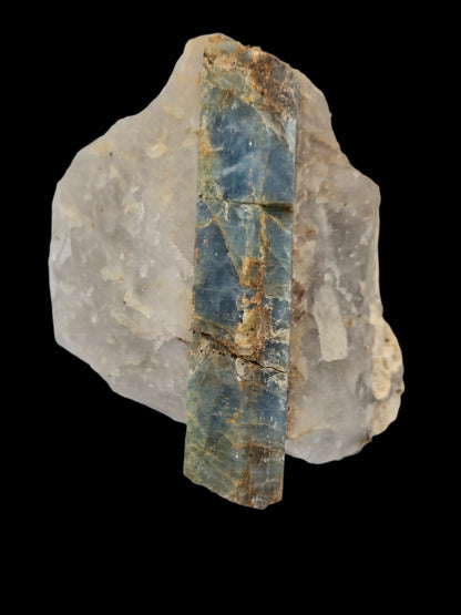 BERYL VAR AQUAMARINE on QUARTZ