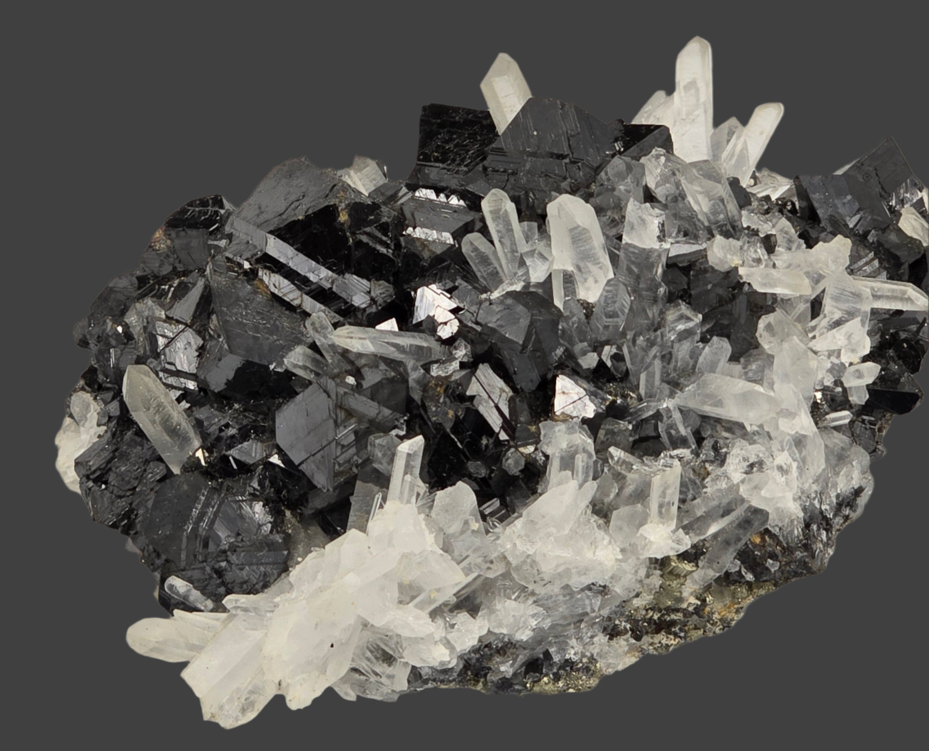 SPHALERITE, QUARTZ, CHALCOPYRITE (cabinet)