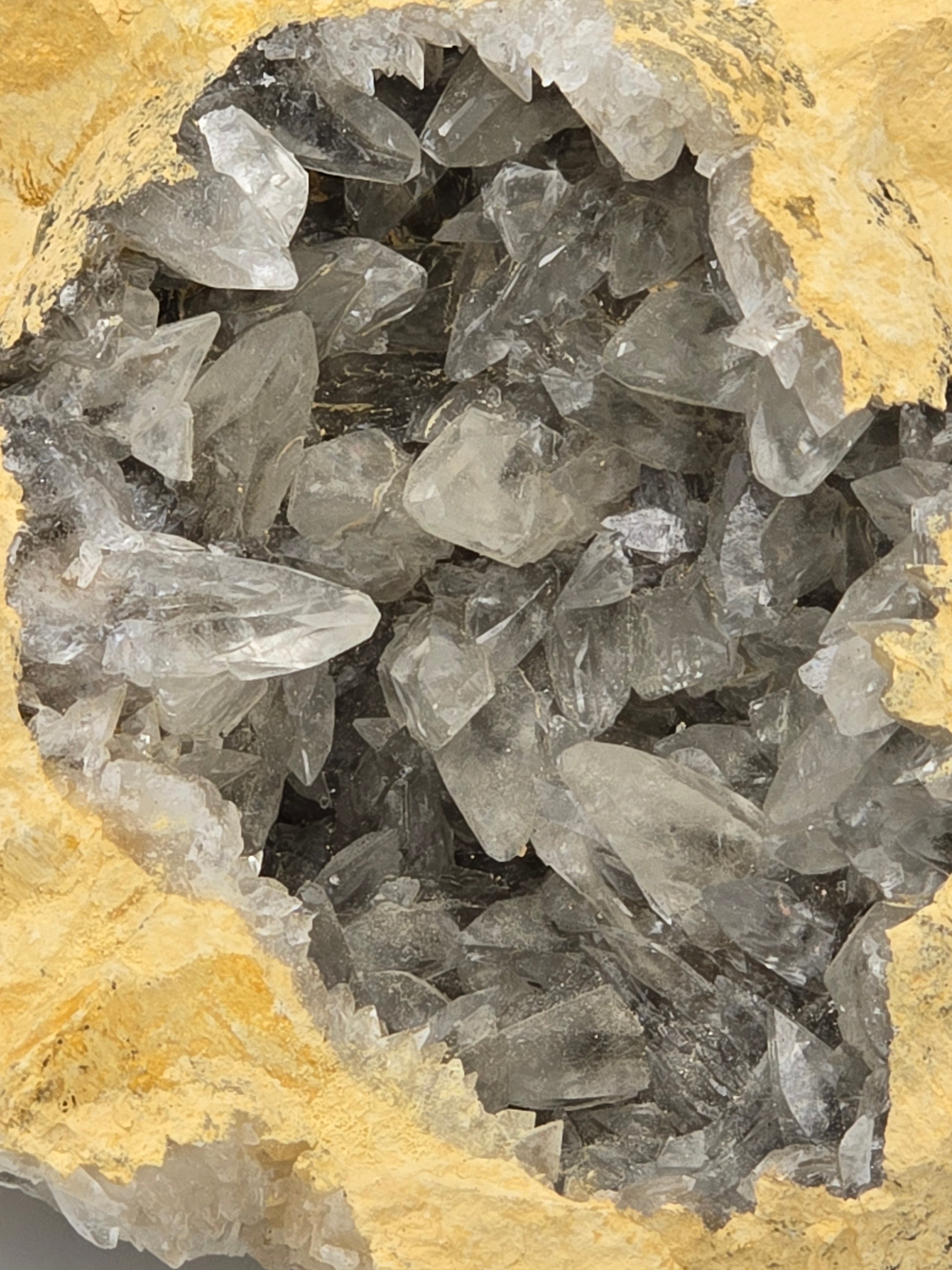 CALCITE (DOG TOOTH) TRANSPARANT (large cabinet)