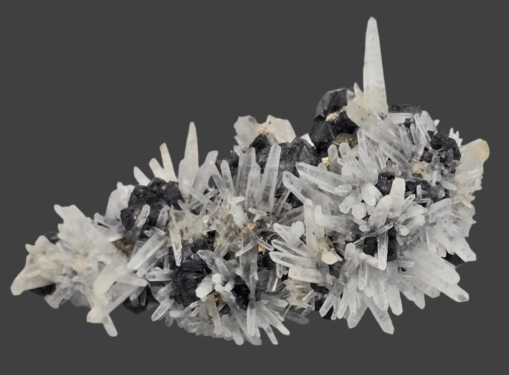 QUARTZ avec SPHALÉRITRE, CHALCOPYRITE, PYRITE et MANGANOCALCITE (cabinet)