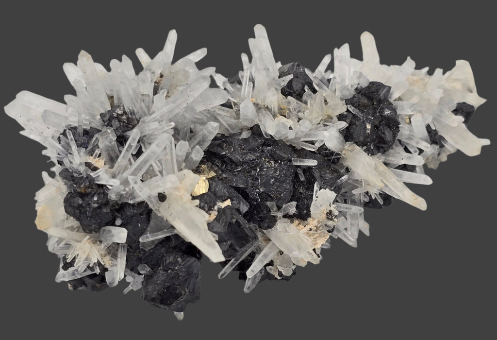 QUARTZ avec SPHALÉRITRE, CHALCOPYRITE, PYRITE et MANGANOCALCITE (cabinet)