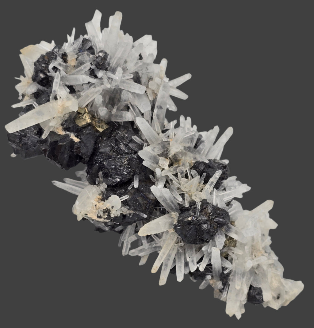 QUARTZ avec SPHALÉRITRE, CHALCOPYRITE, PYRITE et MANGANOCALCITE (cabinet)
