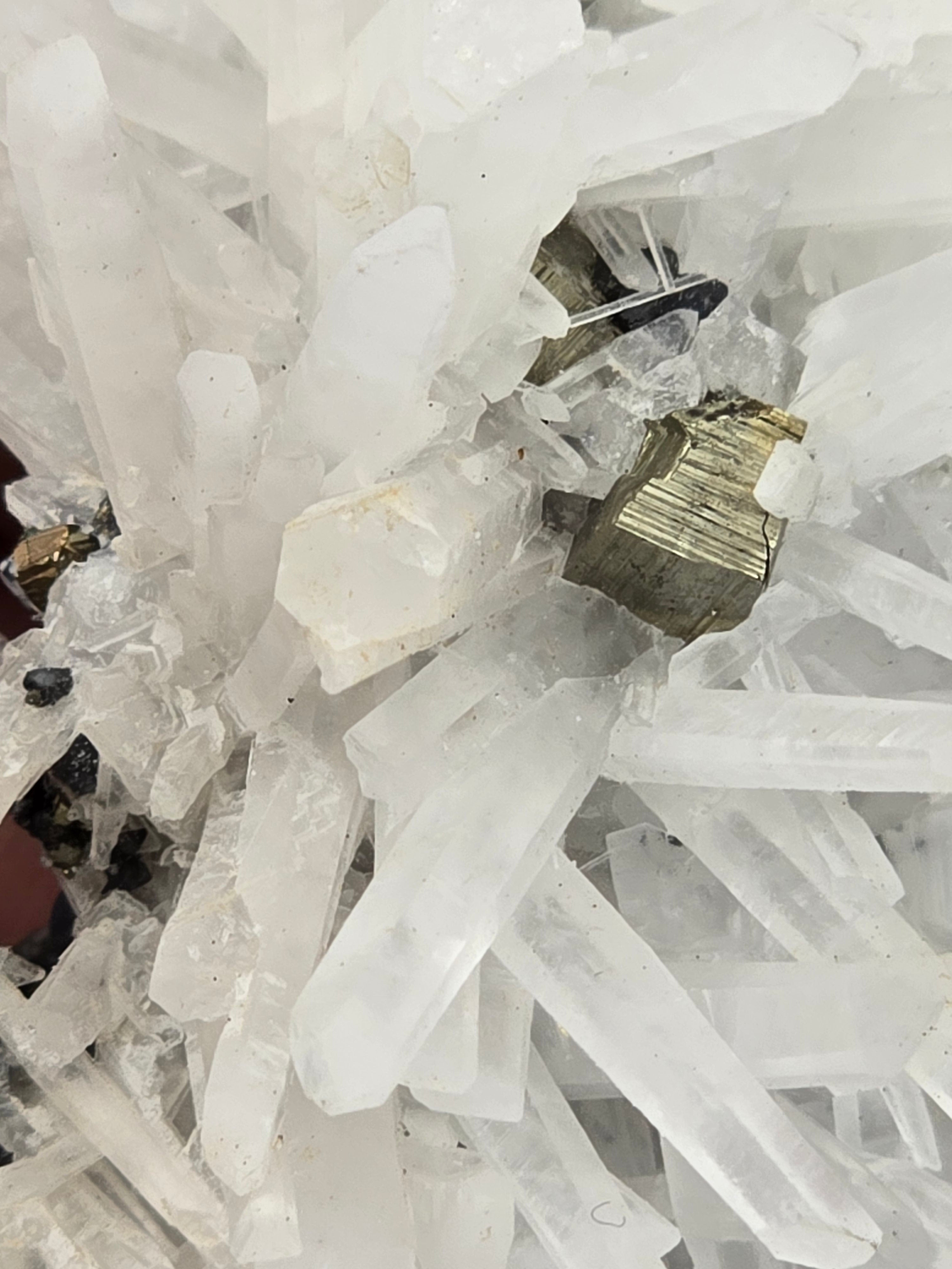 QUARTZ, SPHALERITE ET PYRITE, HUARON, SAN JOSE DE HUAYLLAY DISTR. CERRO DE PASCO, PÉROU (cabinet)