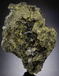 ACTINOLITE VARIÉTÉ URALITE (D'APRÈS DIOPSIDE), QUARTZ, MINE DE CALUMET, COMTÉ DE CHAFFEE, COLORADO, ÉTATS-UNIS (petite armoire)