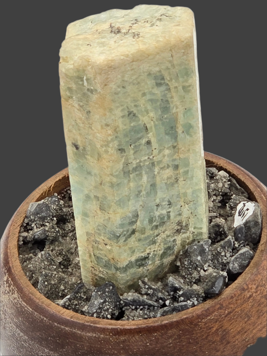 BERYL, LARGE CRYSTAL (cabinet)