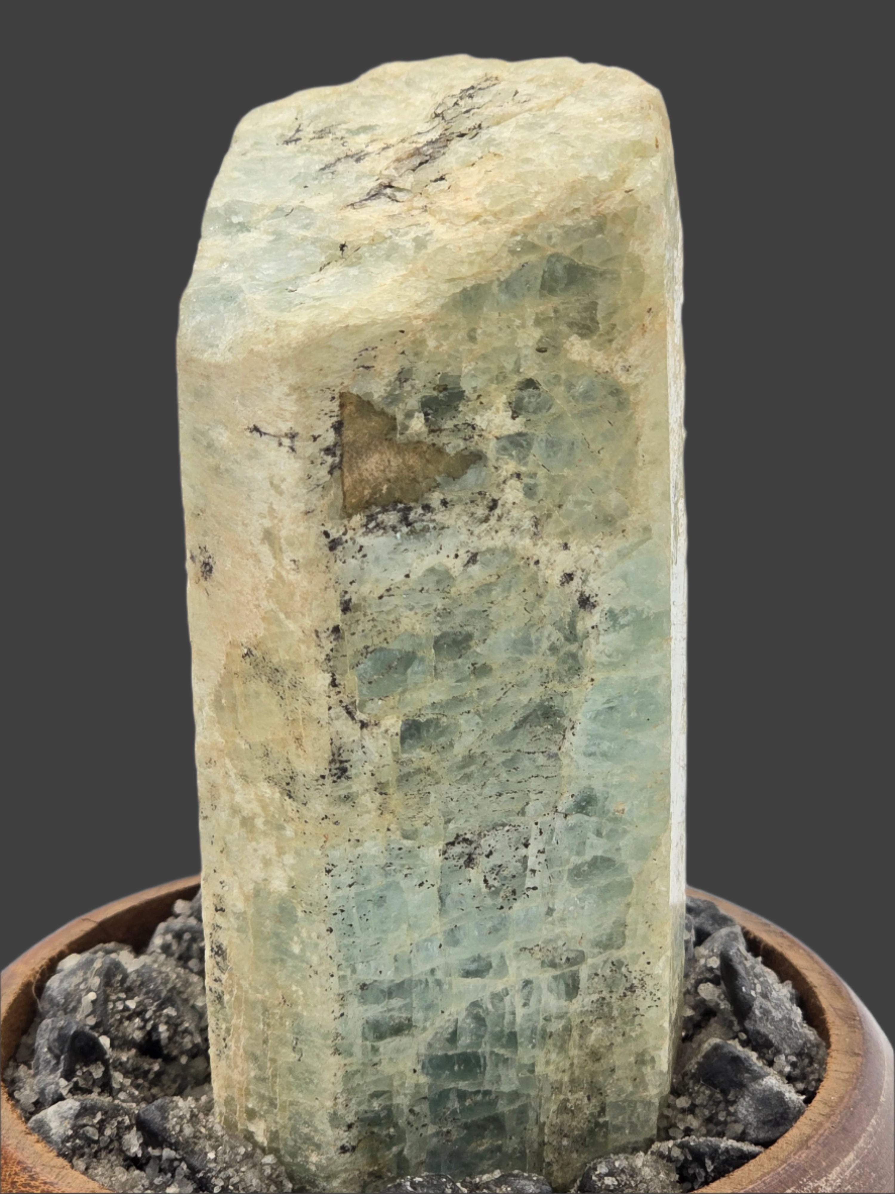 BERYL, LARGE CRYSTAL (cabinet)