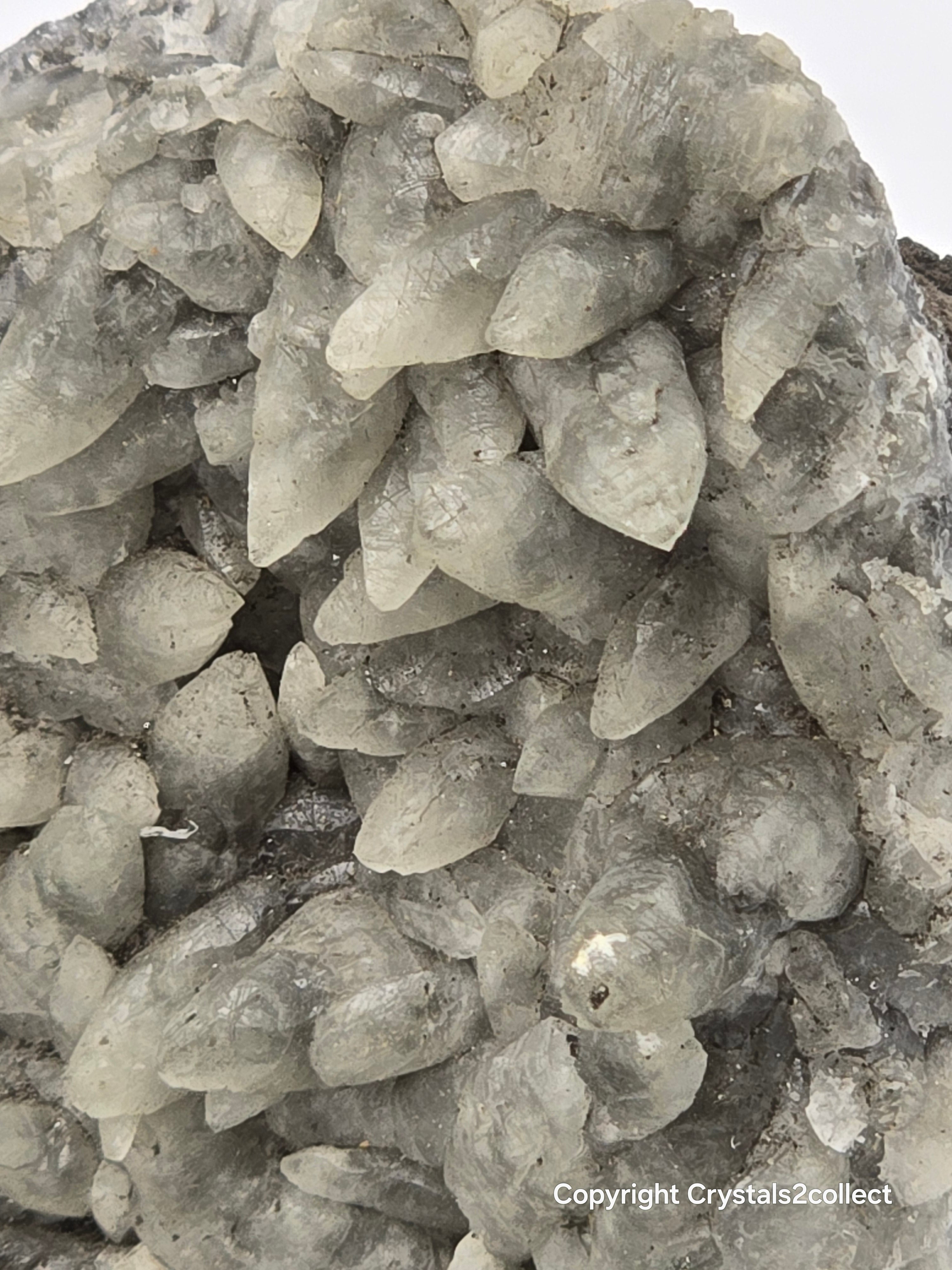 CALCITE (DOG TOOTH) GREY (LARGE CABINET)