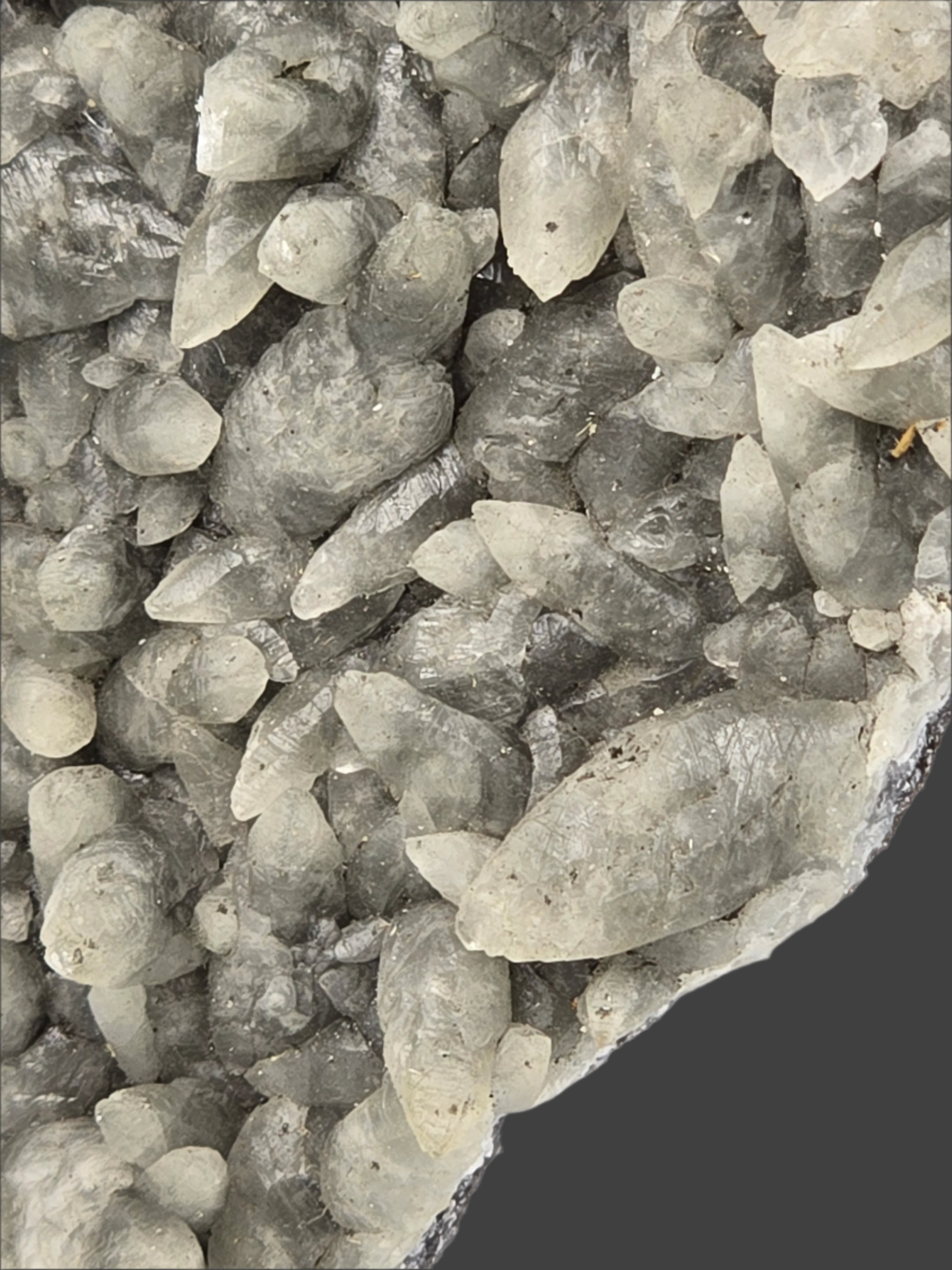 CALCITE (DOG TOOTH) GREY (LARGE CABINET)