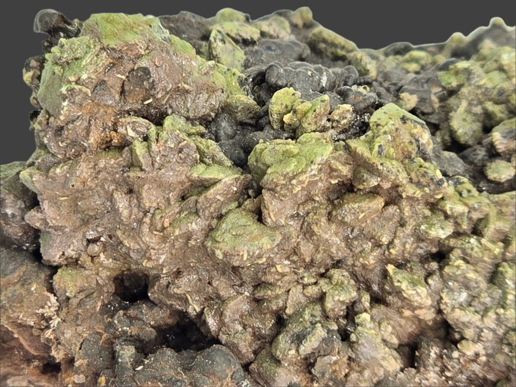 GREY: CORONADITE GREEN: DUFTITE SMALL NEEDLES: MIMETITE