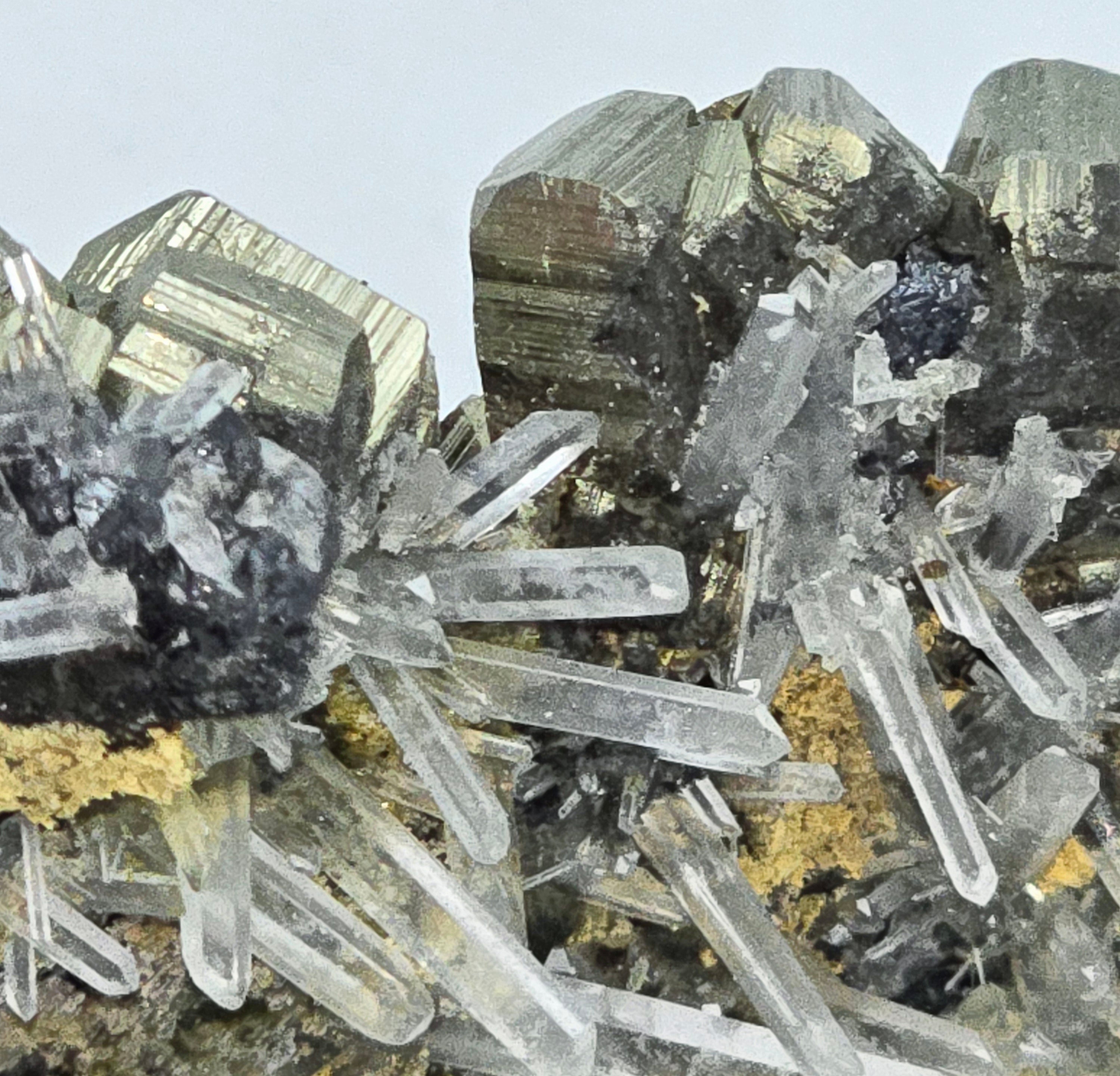 PYRITE, QUARTZ, MANGANOCALCITE, SPHALERITE (cabinet)