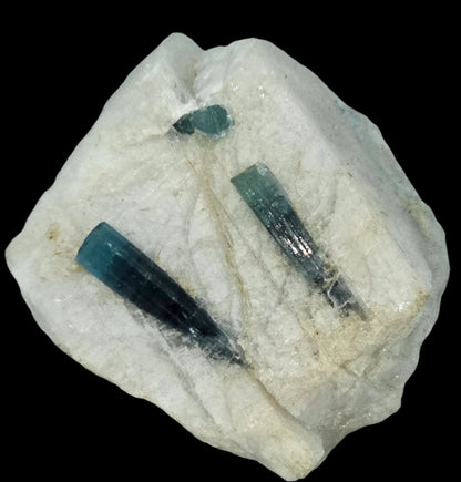 INDICOLITE (BLUE VARIETY OF ELBAITE) in QUARTZ