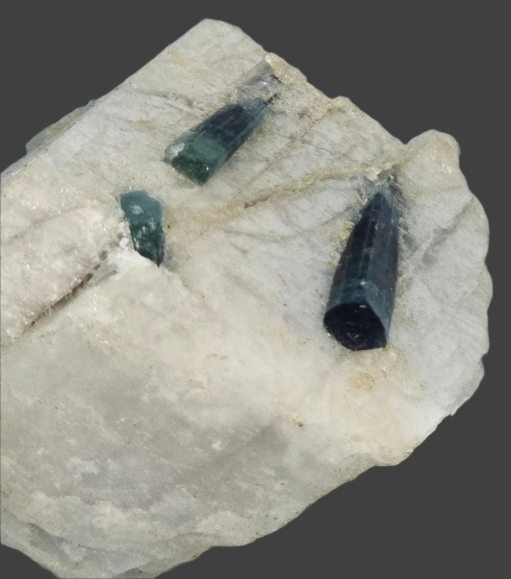 INDICOLITE (BLUE VARIETY OF ELBAITE) in QUARTZ