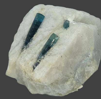 INDICOLITE (BLUE VARIETY OF ELBAITE) in QUARTZ