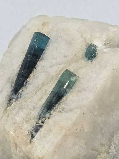 INDICOLITE (BLUE VARIETY OF ELBAITE) in QUARTZ