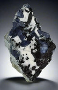 BÉNITOITE (BLEUE), NEPTUNITE (ROUGE NOIR), JOAQUINITE (BRUN) sur NATROLITE (BLANC), COMTÉ DE SAN BENITO, GEMME DE BÉNITOITE MT DIABLO, CA, USA (miniature)
