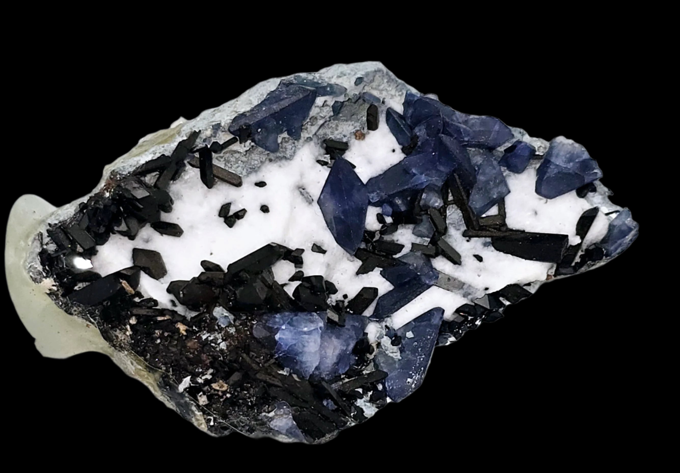 BENITOITE (BLUE), NEPTUNITE (BLACKISH RED), JOAQUINITE (BROWN) on NATROLITE (WHITE) (miniature)