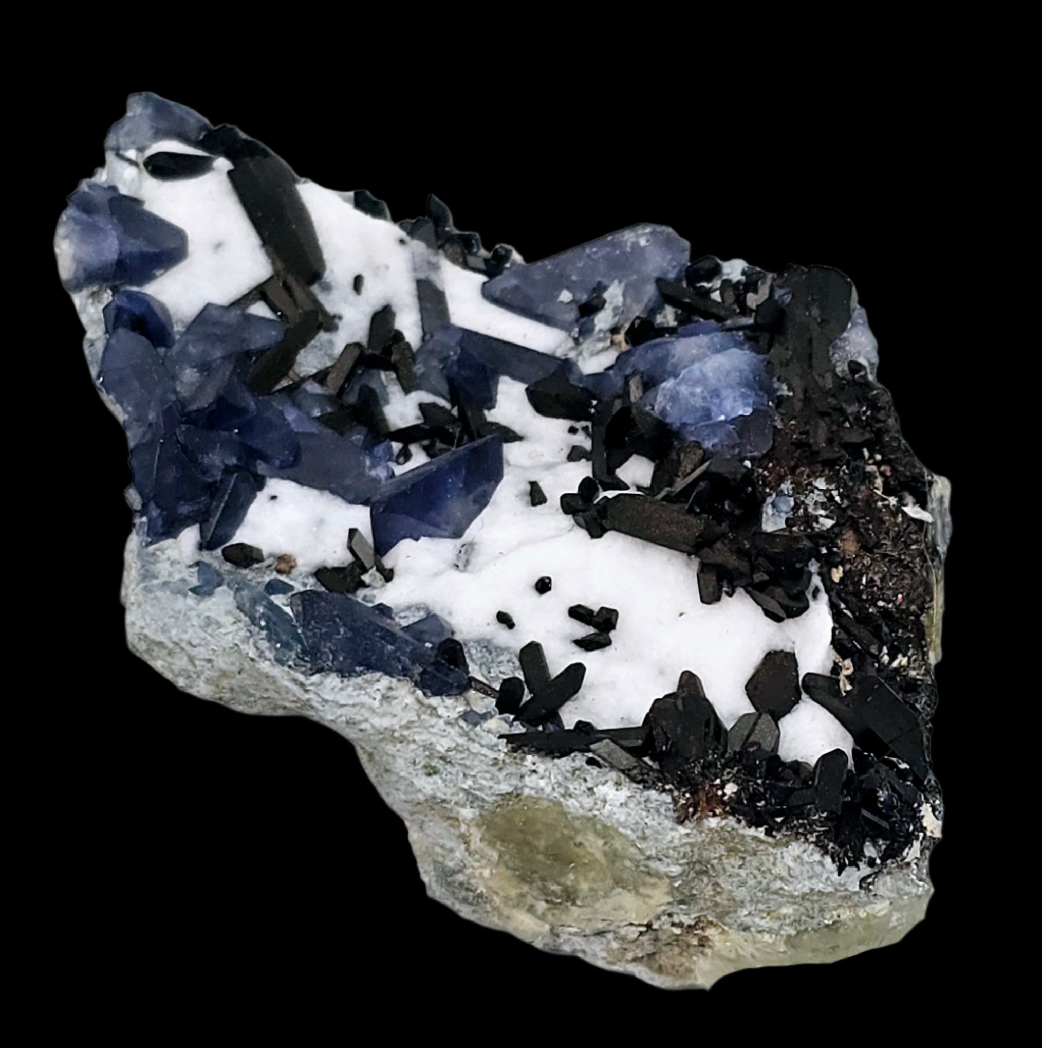 BENITOITE (BLUE), NEPTUNITE (BLACKISH RED), JOAQUINITE (BROWN) on NATROLITE (WHITE) (miniature)