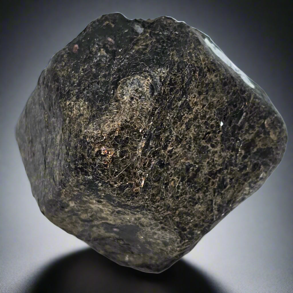 GROSSULAR (SINGLE LARGE CRYSTAL 50 x 50 x 50 mm) (small cabinet)