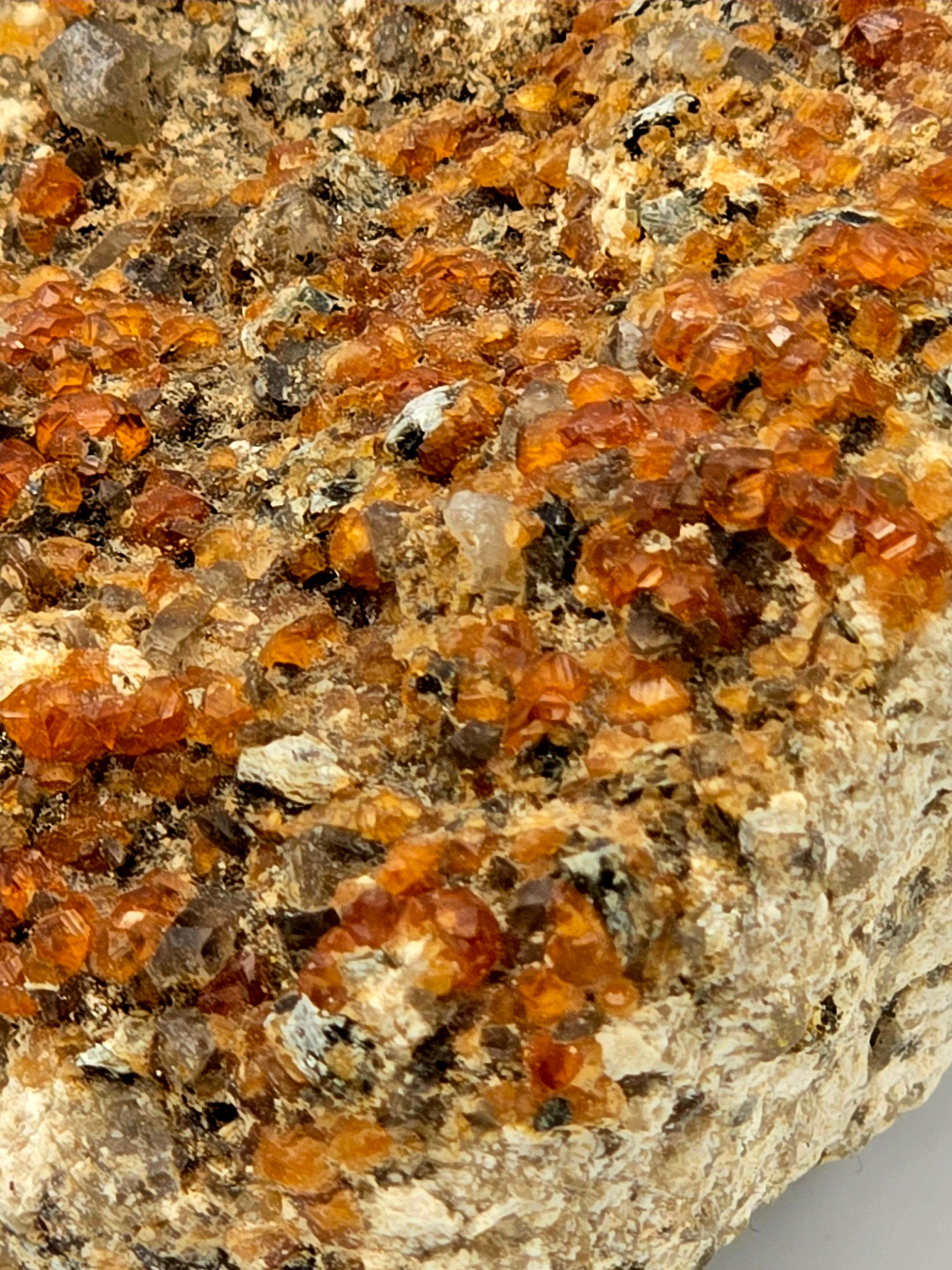 GROSSULAR GARNETS, QUARTZ, HEMATITE (miniature)