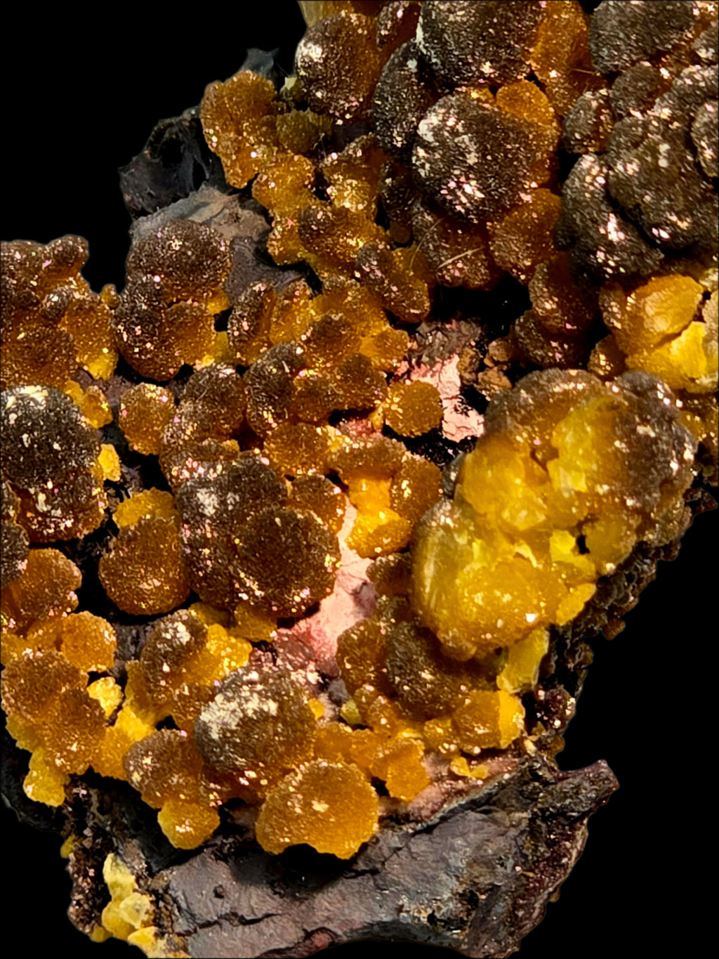 MIMETITE on LIMONITE (cabinet)