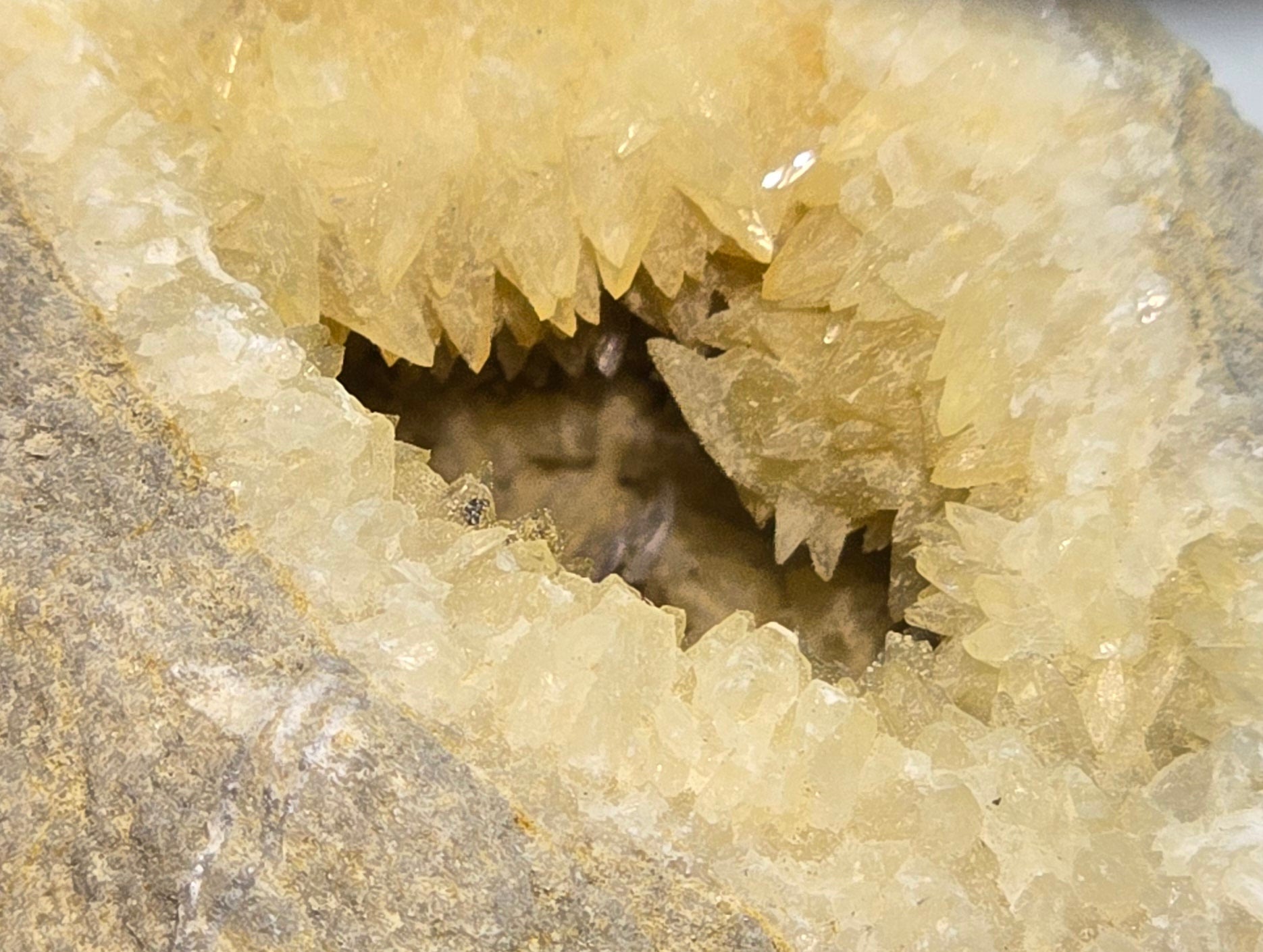 CALCITE (DOG TOOTH) small pocket