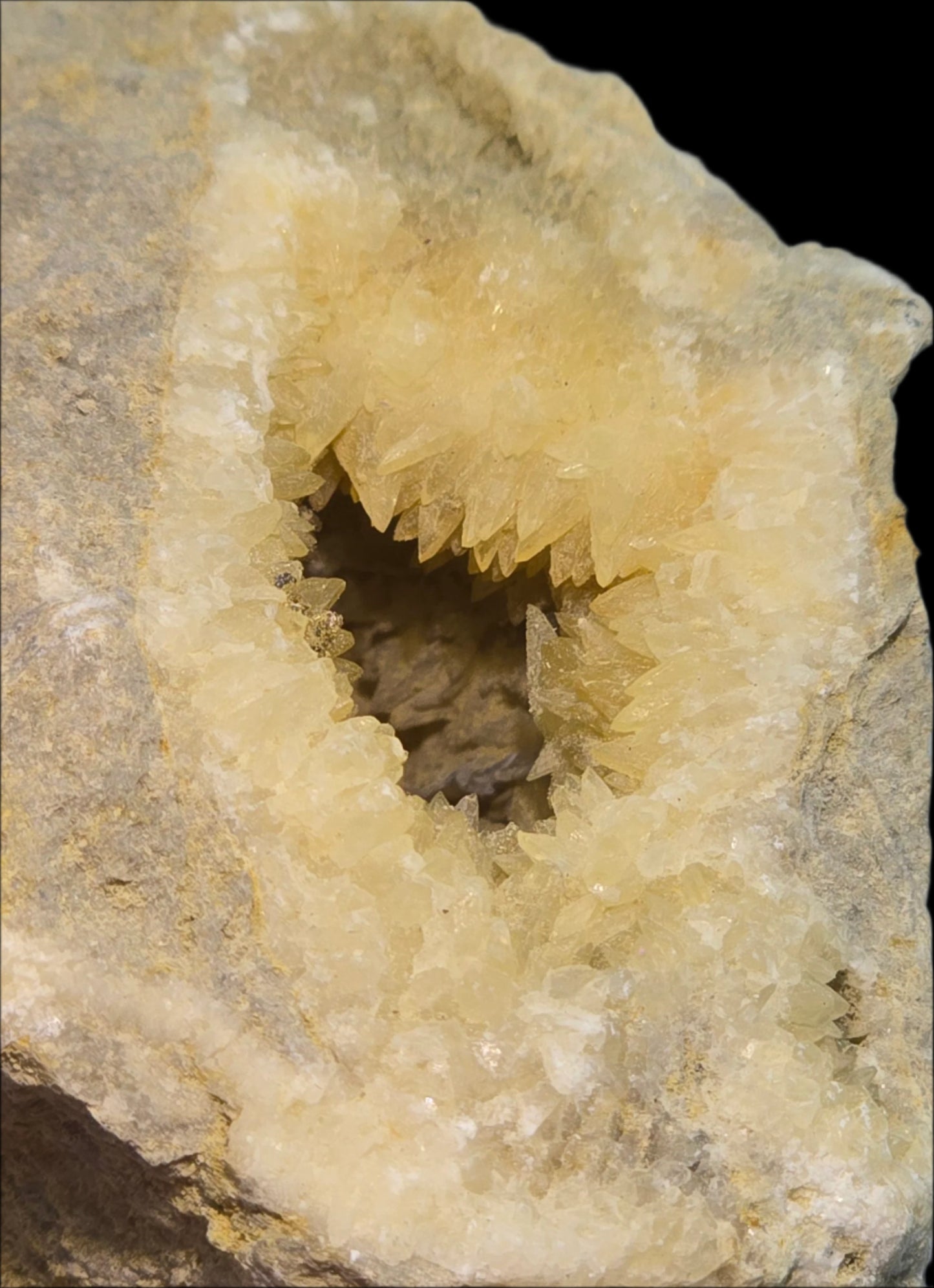 CALCITE (DOG TOOTH) small geode