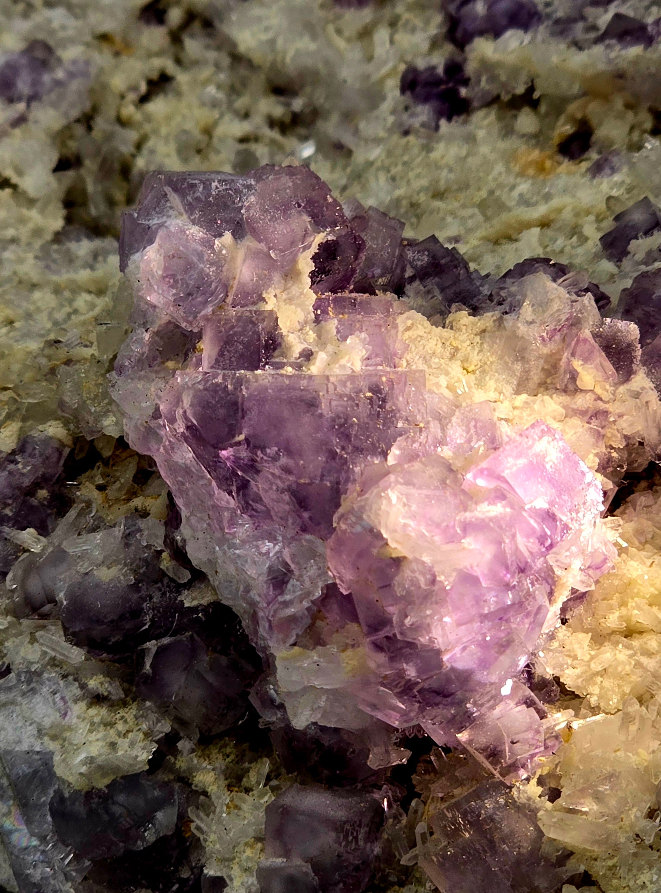 FLUORITE on QUARTZ large cabinet