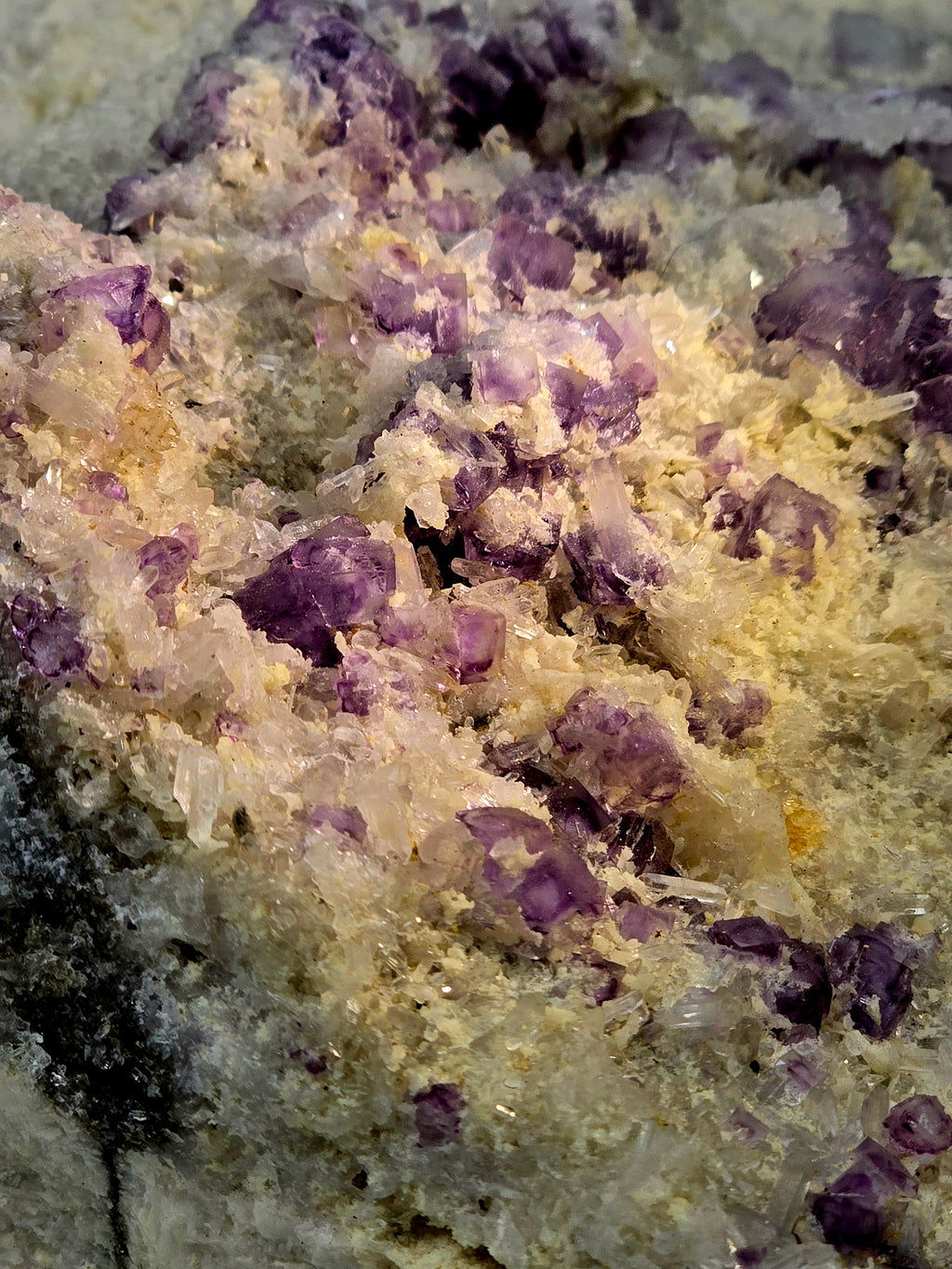 FLUORITE on QUARTZ large cabinet