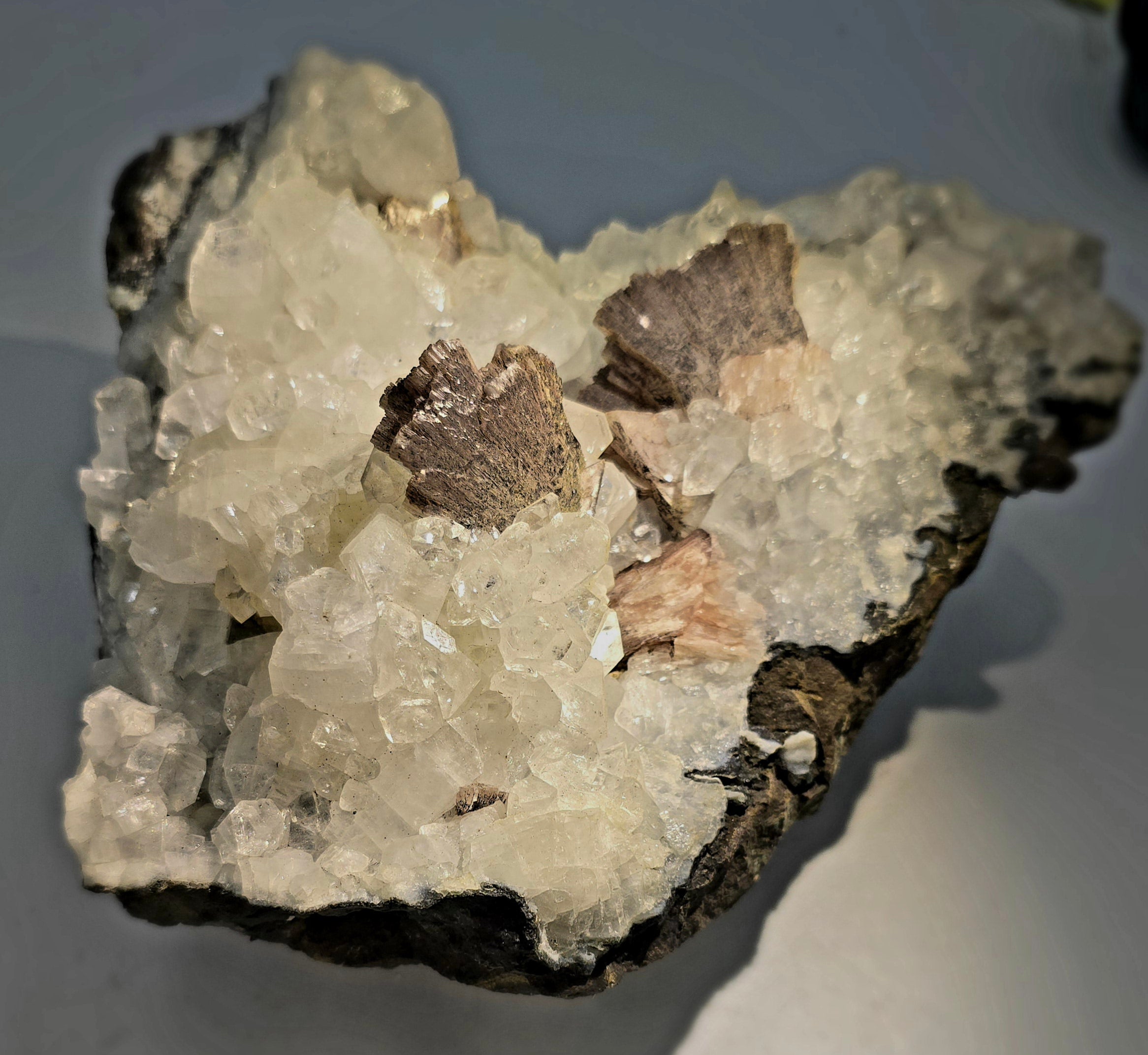STILBITE with APOPHILLITE (LARGE CABINET)