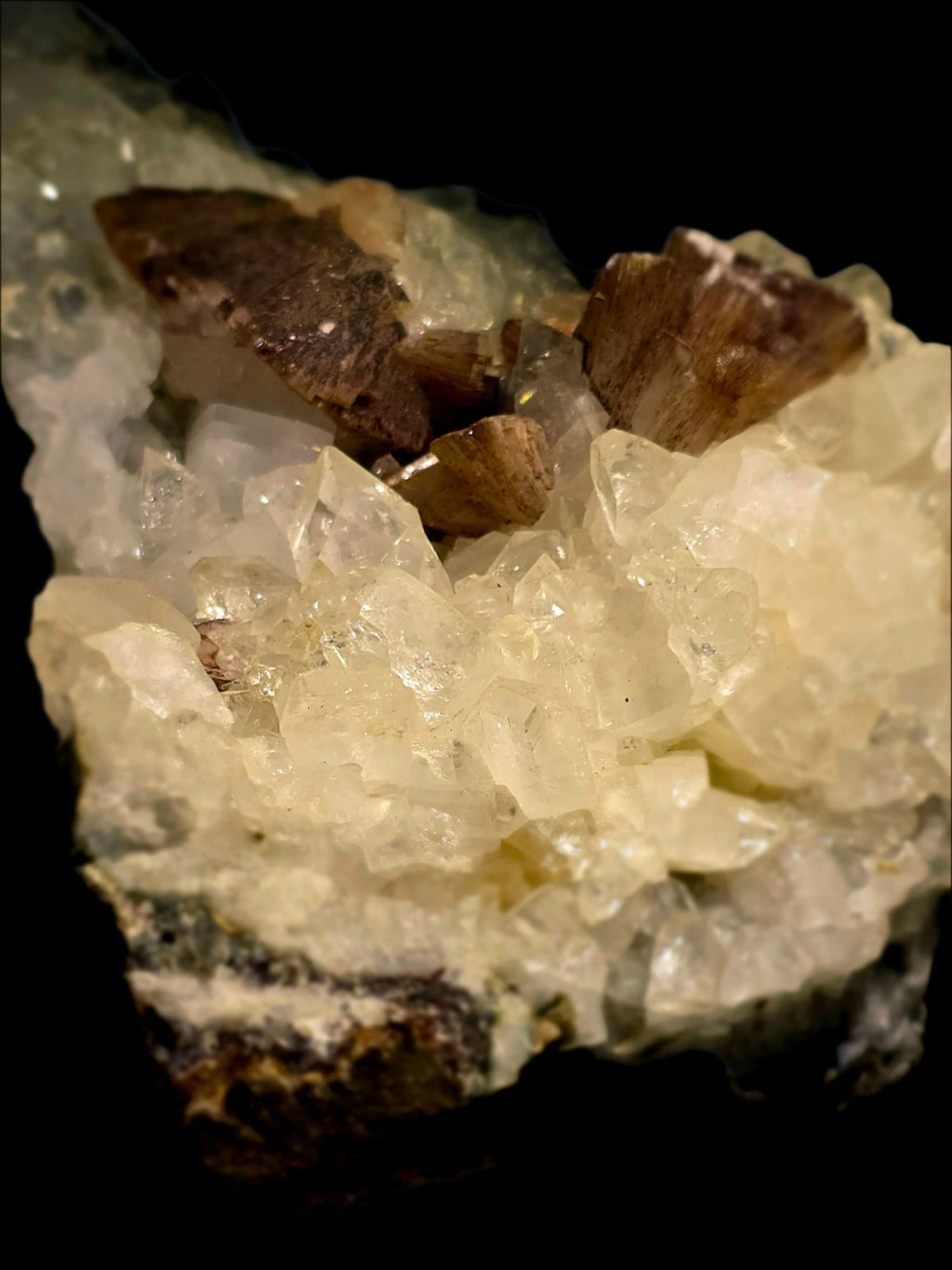 STILBITE with APOPHILLITE (LARGE CABINET)