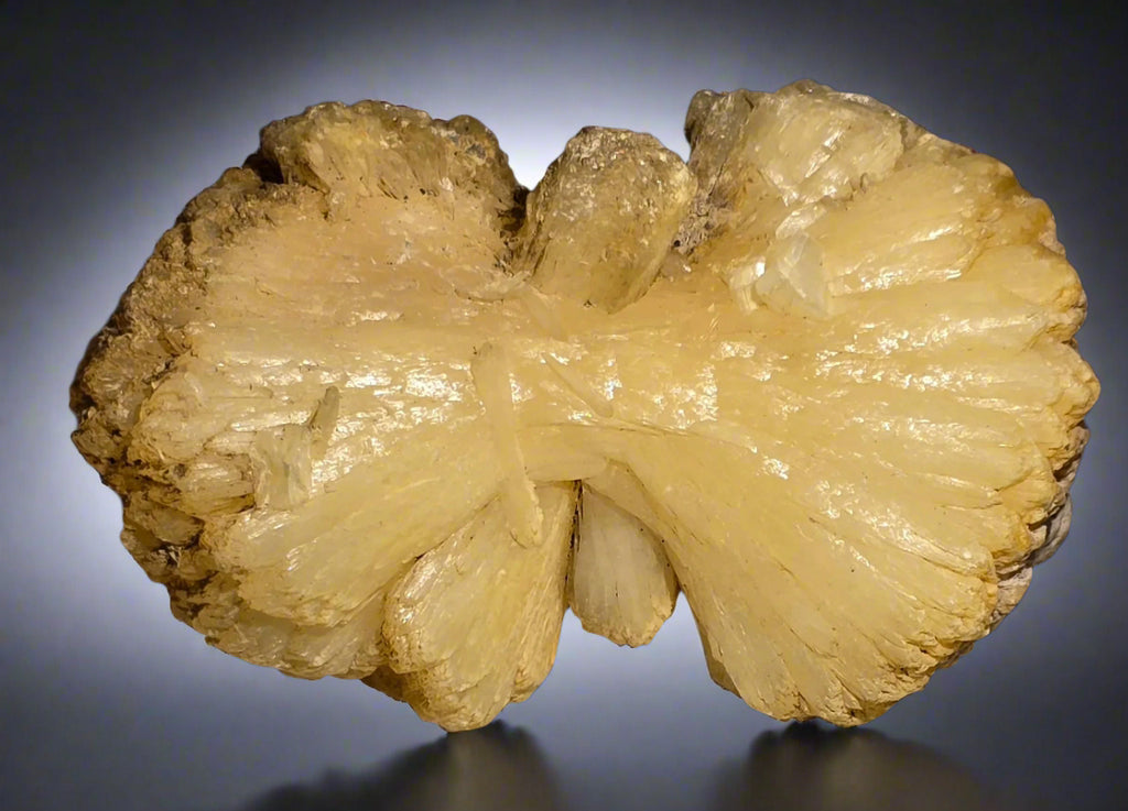 STILBITE var DESMINE, WAHOLI MINE POONA, INDIA (cabinet)
