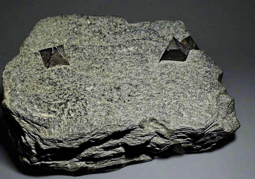 MAGNETITE (cabinet)