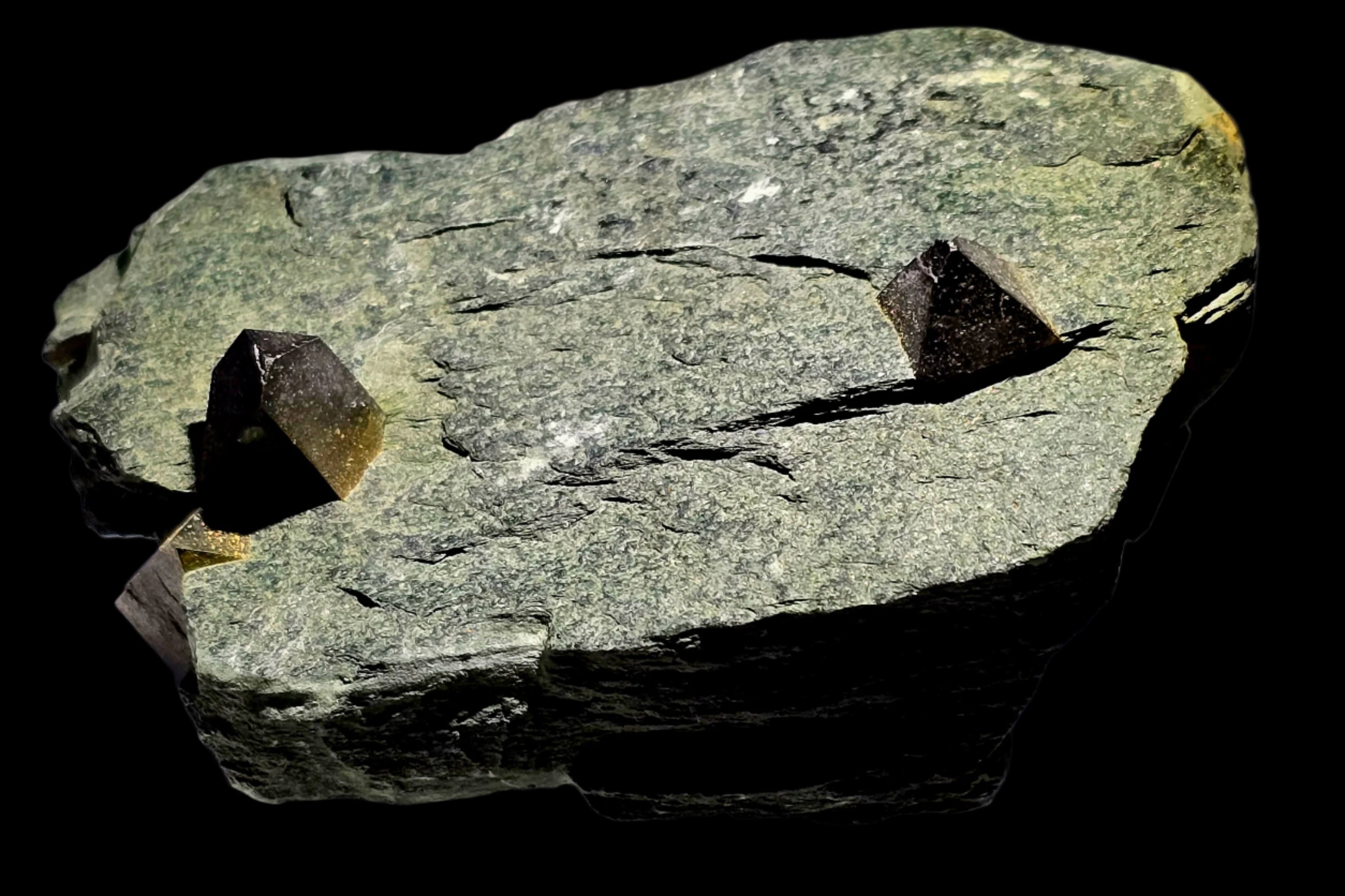 MAGNETITE (cabinet)