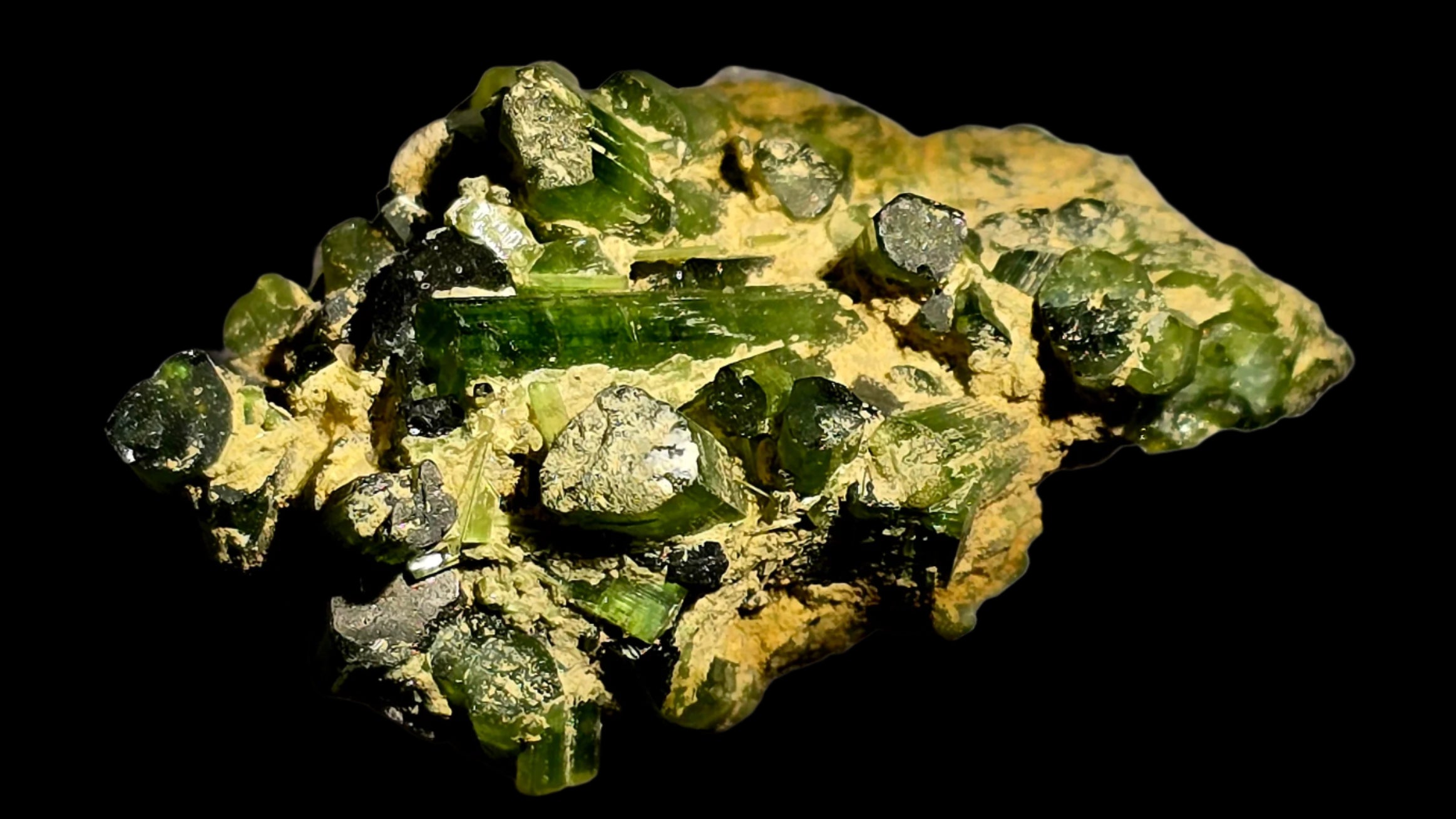 TOURMALINE CLUSTER GREEN (miniature)
