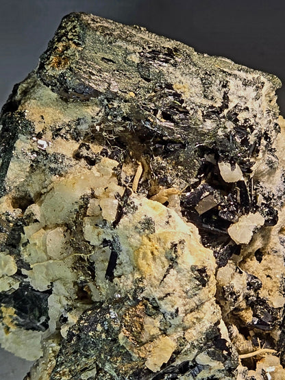 SCHORL (BLACK TOURMALINE)