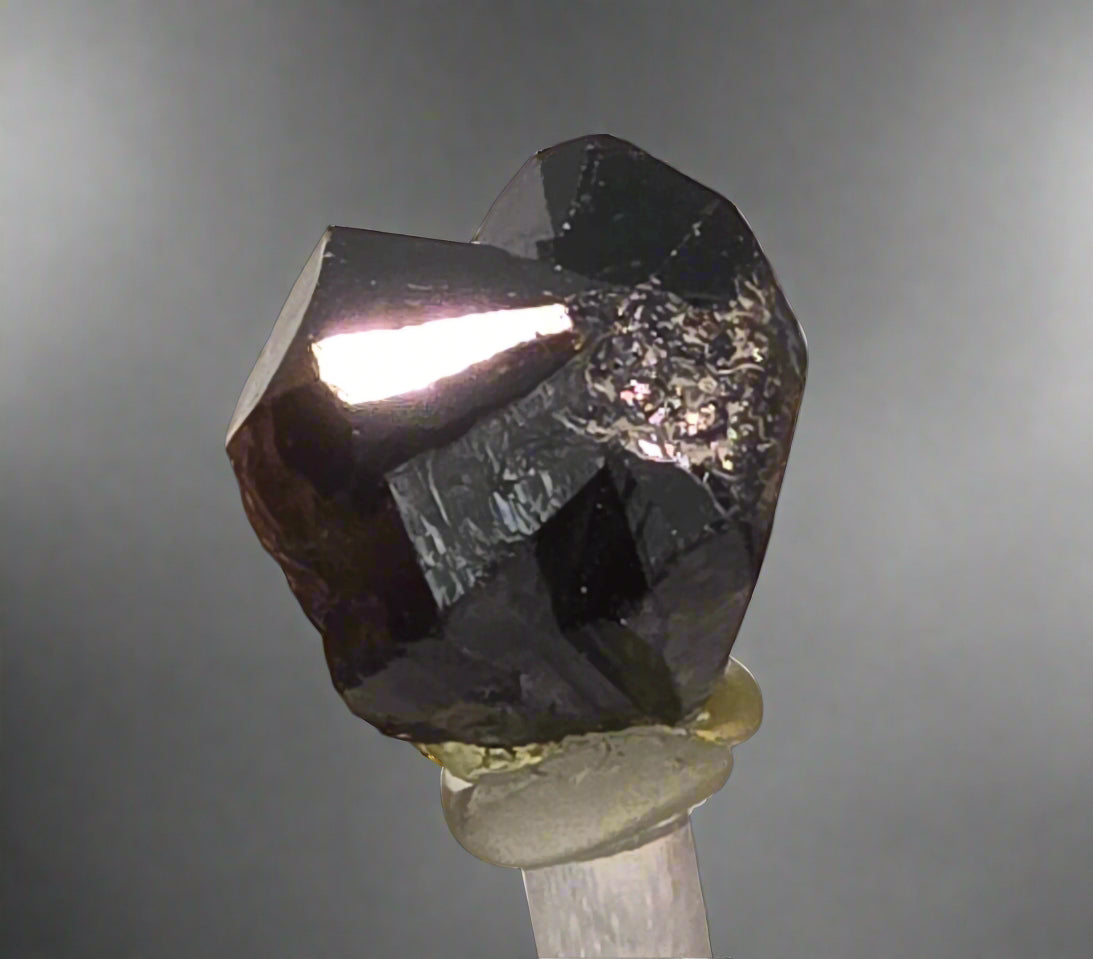 CASSITERITE TWINNED CRYSTALS
