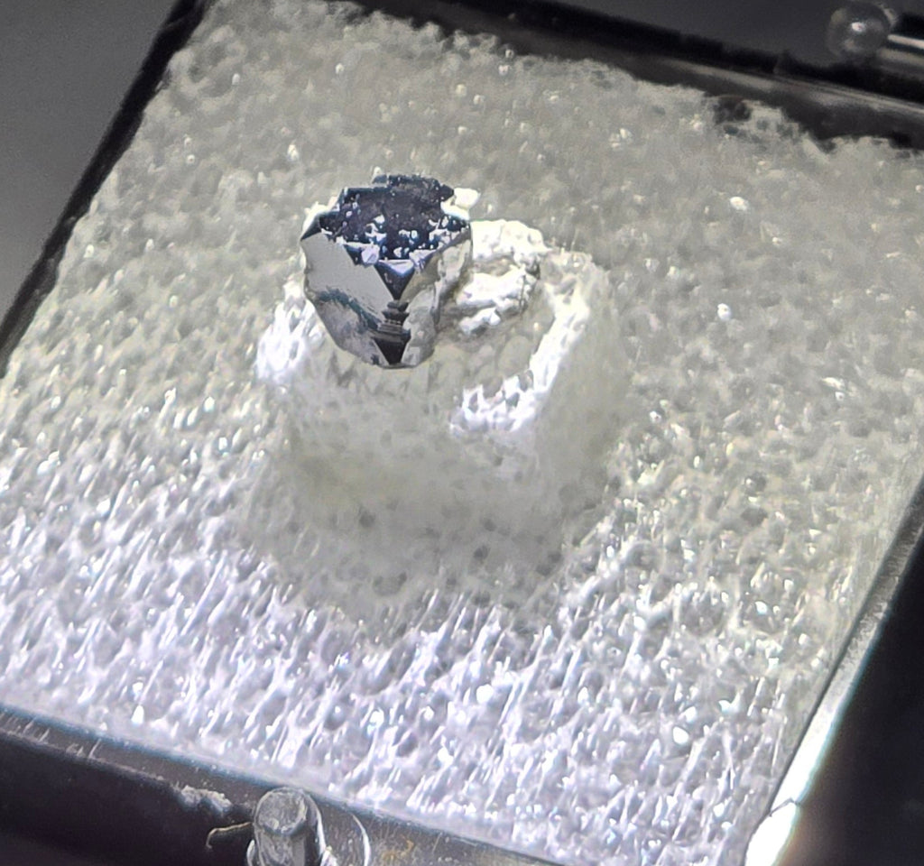 BIXBYITE (EUHEDRAL ISOMETRIC)