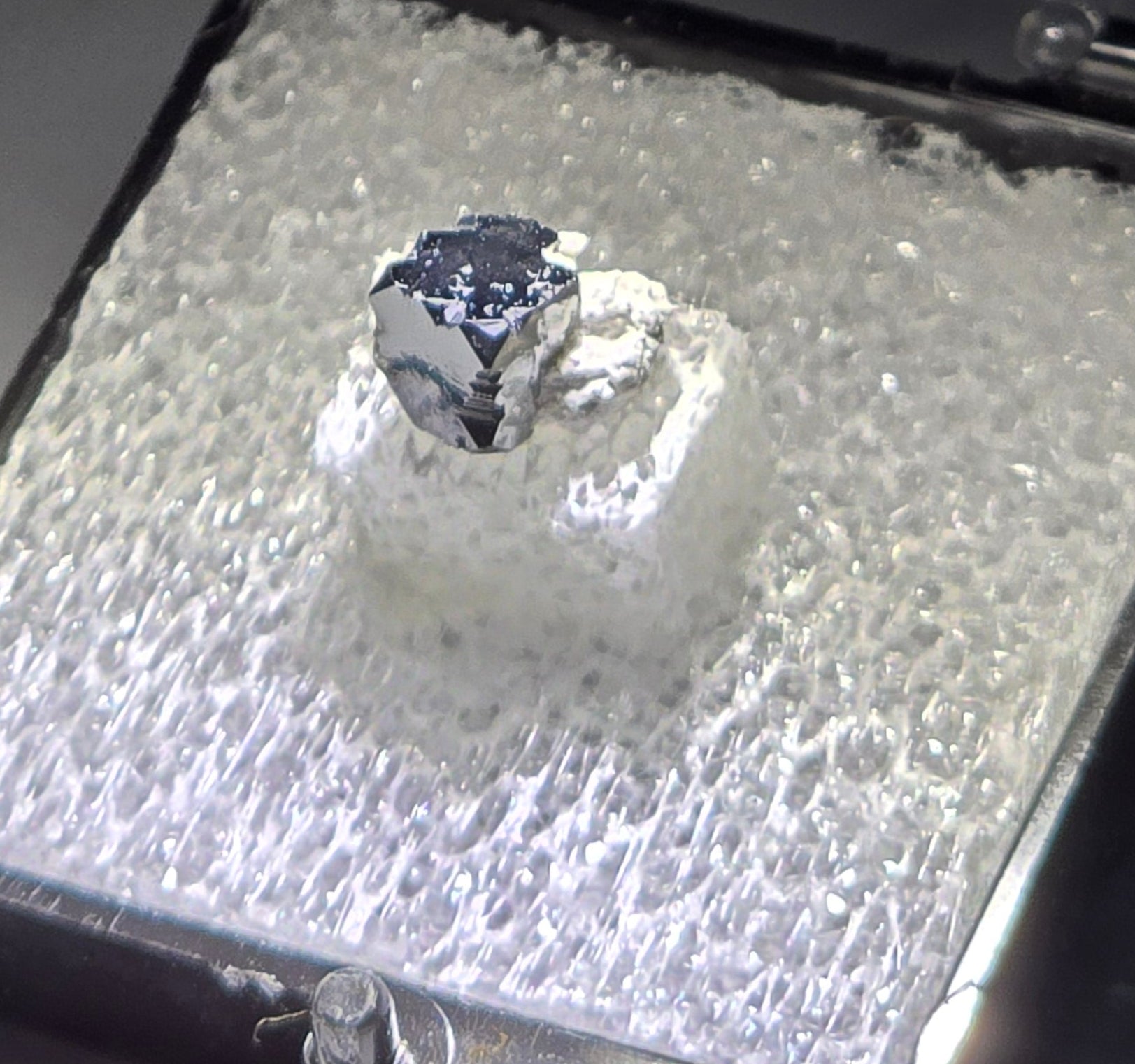 BIXBYITE (EUHEDRAL ISOMETRIC)