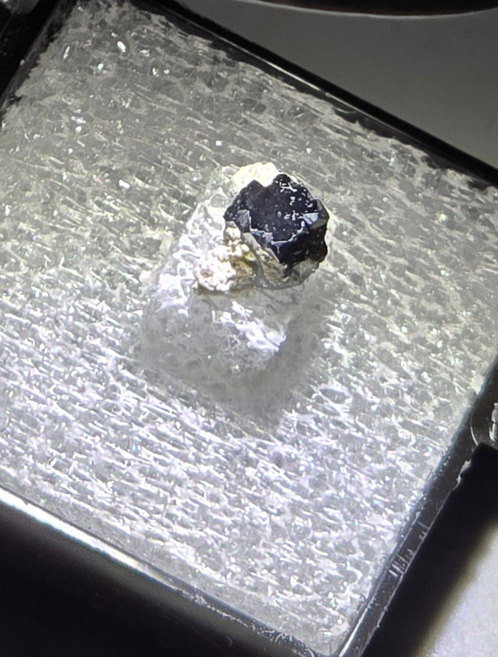 BIXBYITE (EUHEDRAL ISOMETRIC)