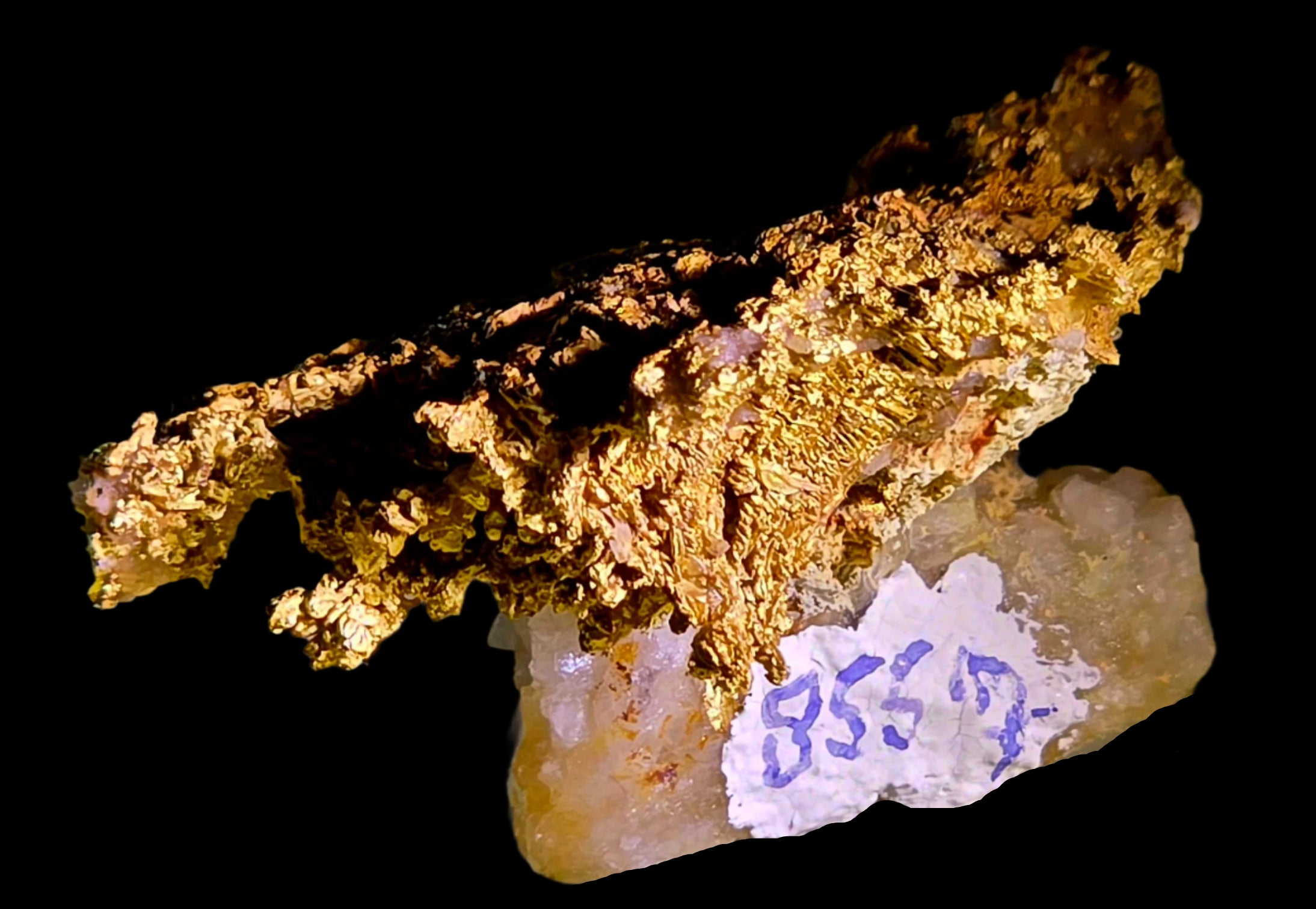 GOLD WIRES and CRYSTALS on QUARTZ (miniature)