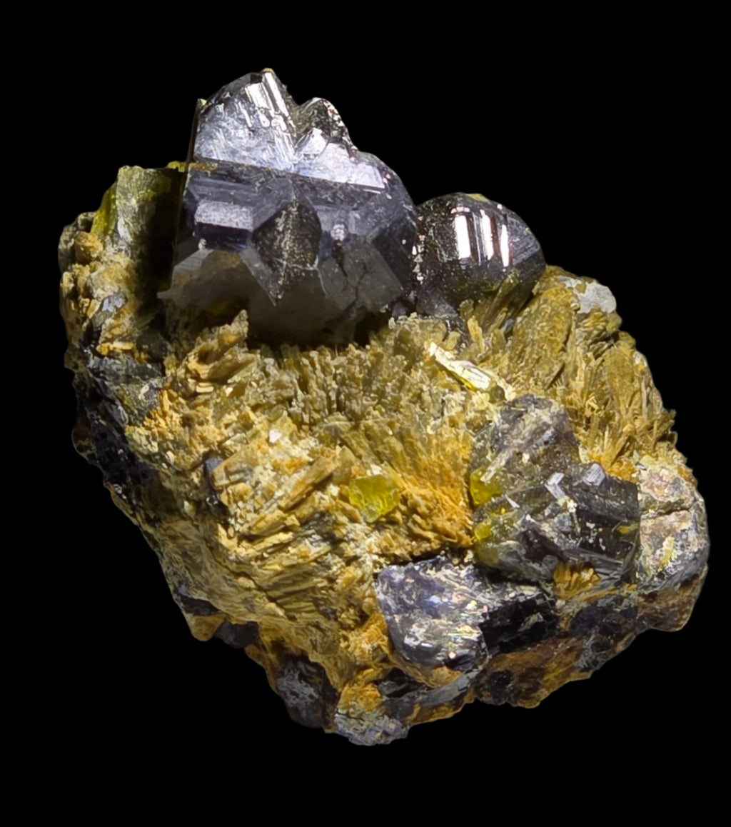 JOHANNSENITE with SPHALERITE (miniature)