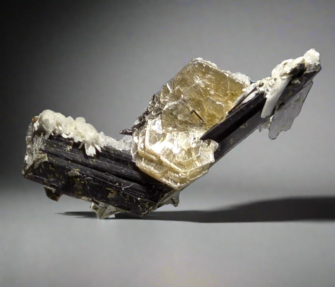 LEPIDOLITE var POLYLITHIONITE with AEGIRINE (thumbnail)